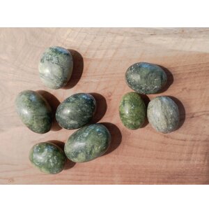 Jade, Nefrit cuddle sten